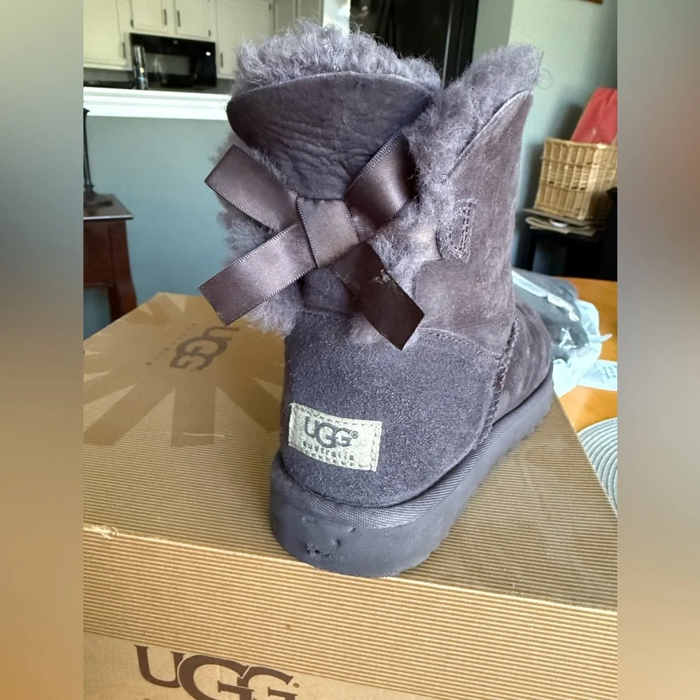 💜 UGG Purple classic mini boots 💜 - Picture 3 of 4